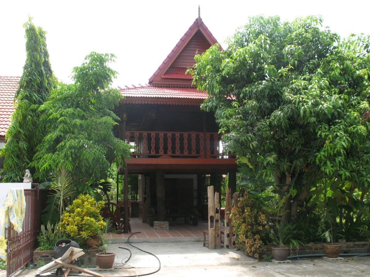 Teak House Chiang Mai Hotel Exterior foto