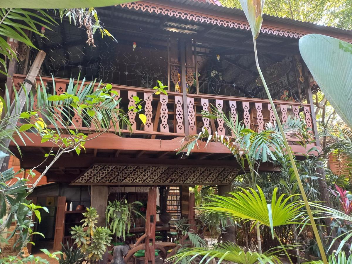 Teak House Chiang Mai Hotel Exterior foto