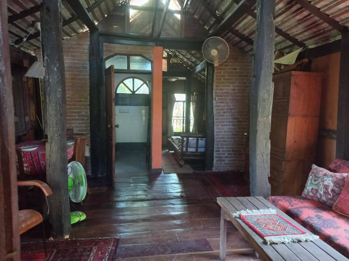Teak House Chiang Mai Hotel Exterior foto