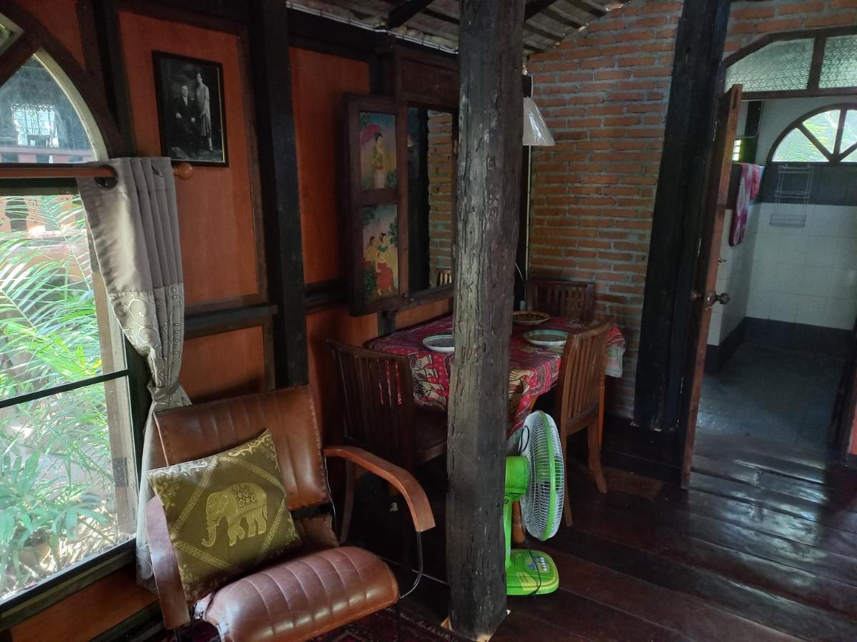 Teak House Chiang Mai Hotel Exterior foto