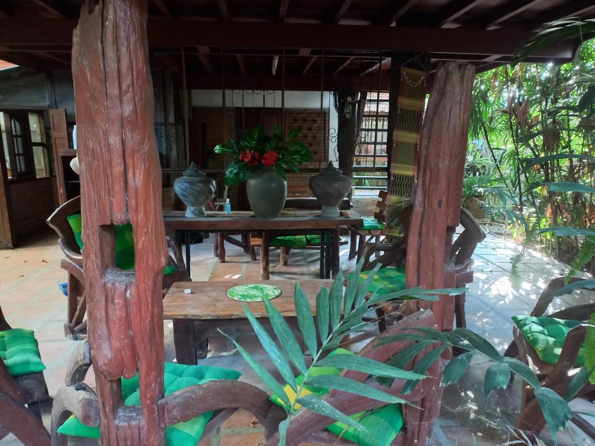 Teak House Chiang Mai Hotel Exterior foto