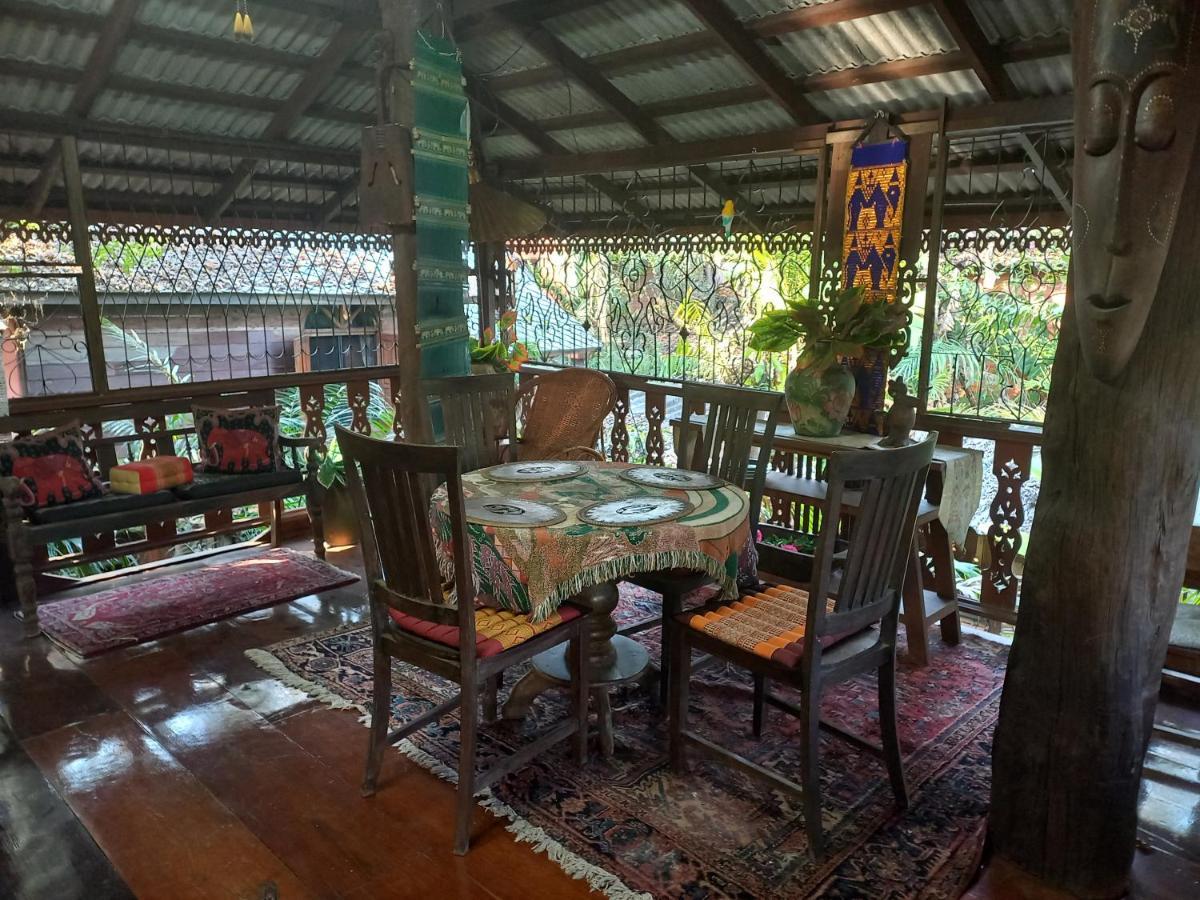 Teak House Chiang Mai Hotel Exterior foto