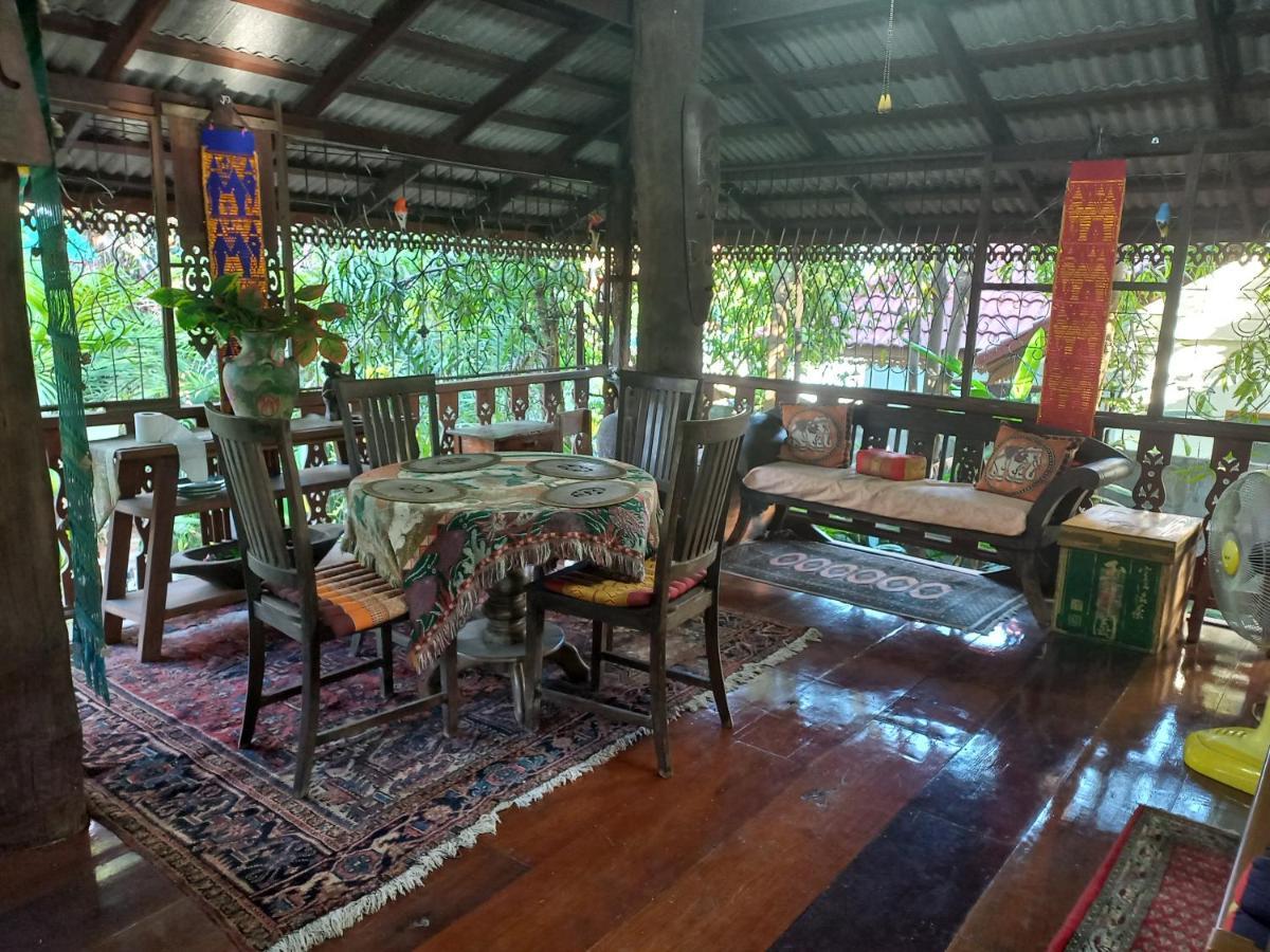 Teak House Chiang Mai Hotel Exterior foto