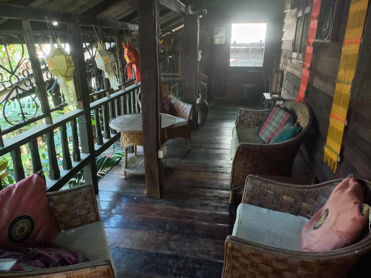 Teak House Chiang Mai Hotel Exterior foto