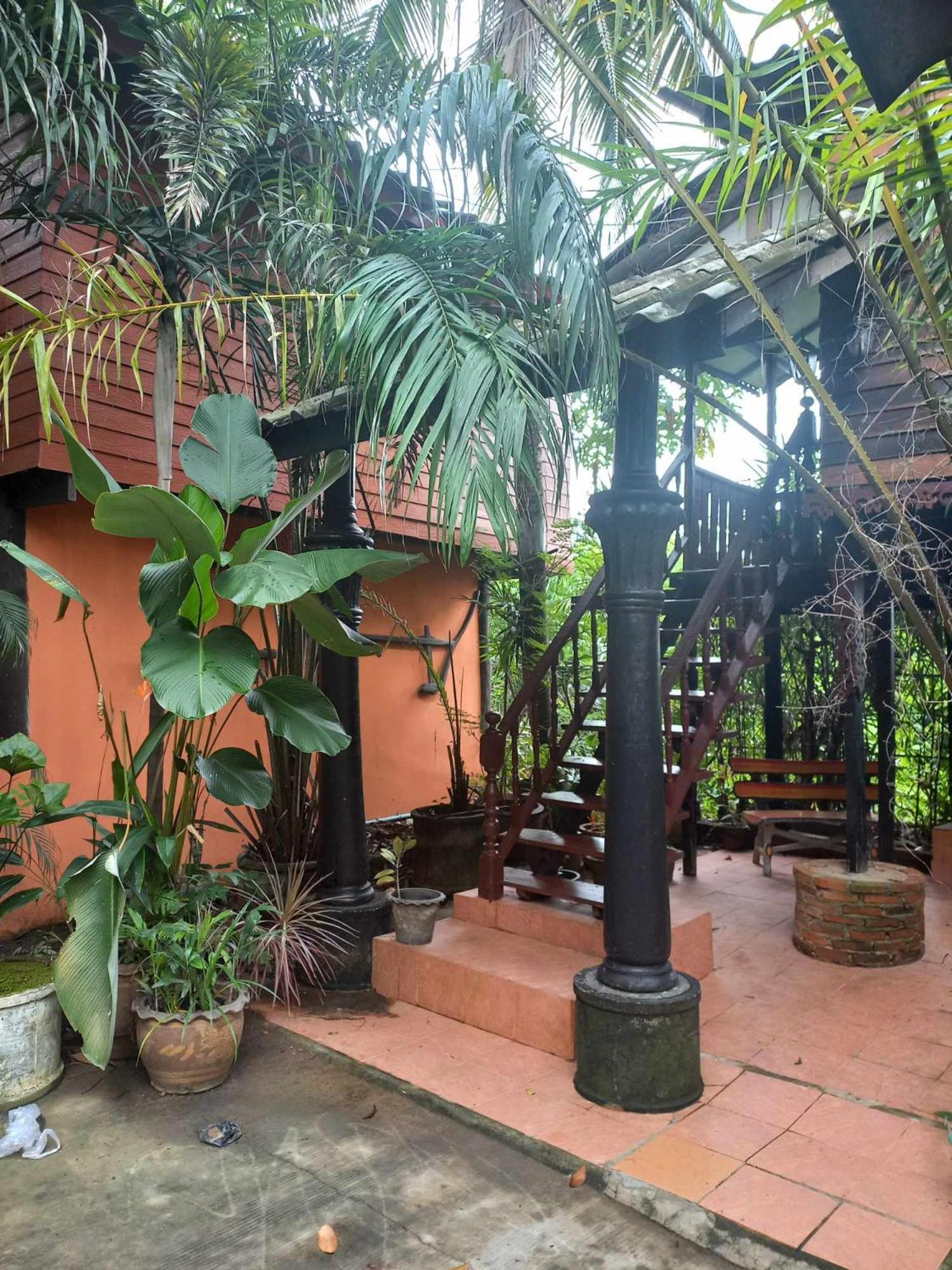 Teak House Chiang Mai Hotel Exterior foto