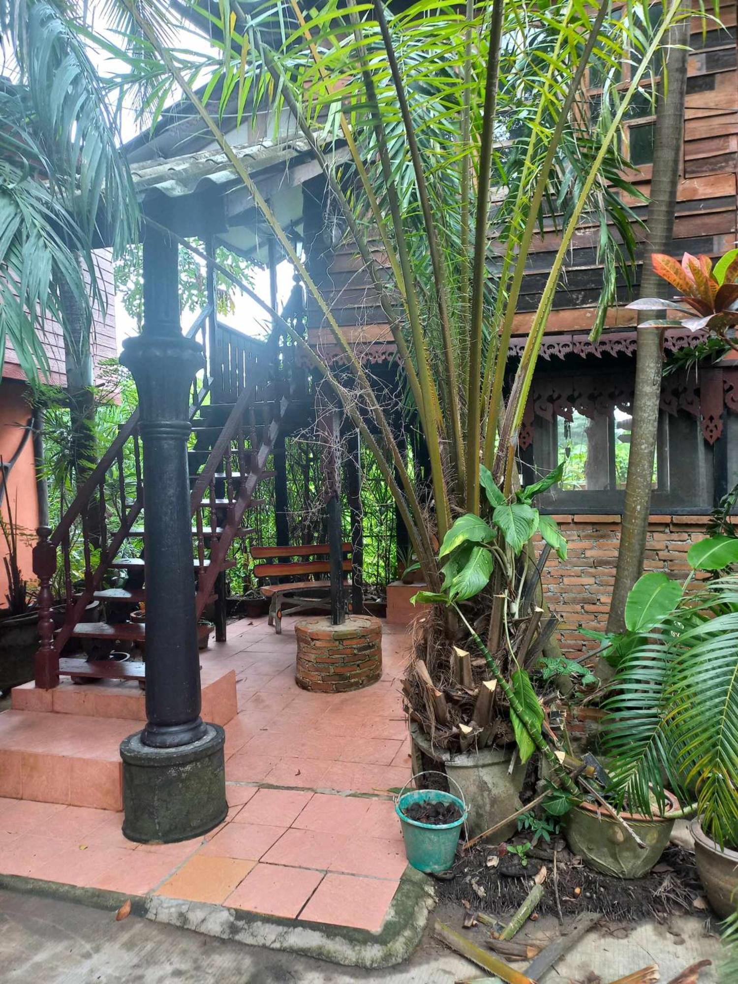 Teak House Chiang Mai Hotel Exterior foto