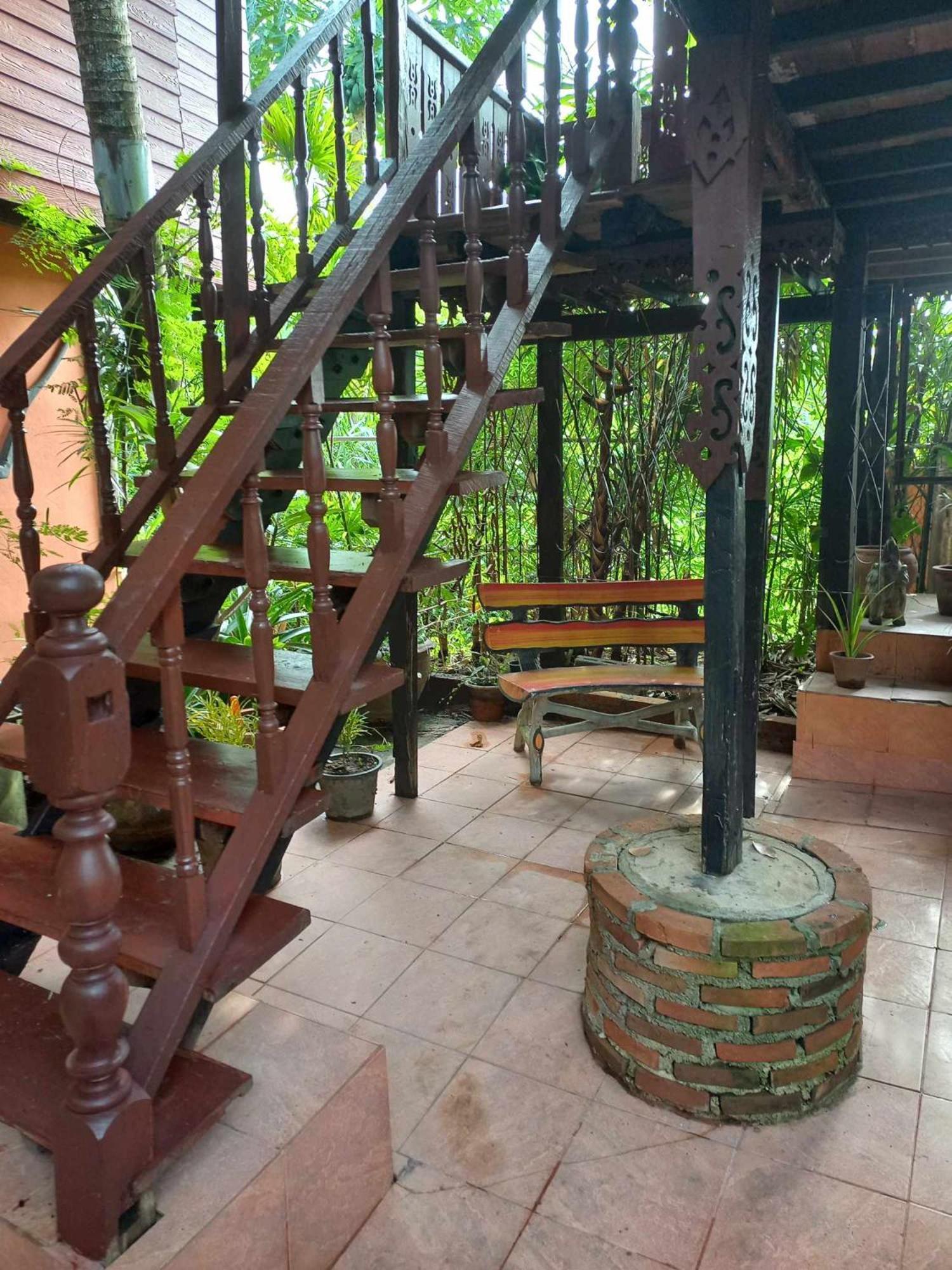 Teak House Chiang Mai Hotel Exterior foto