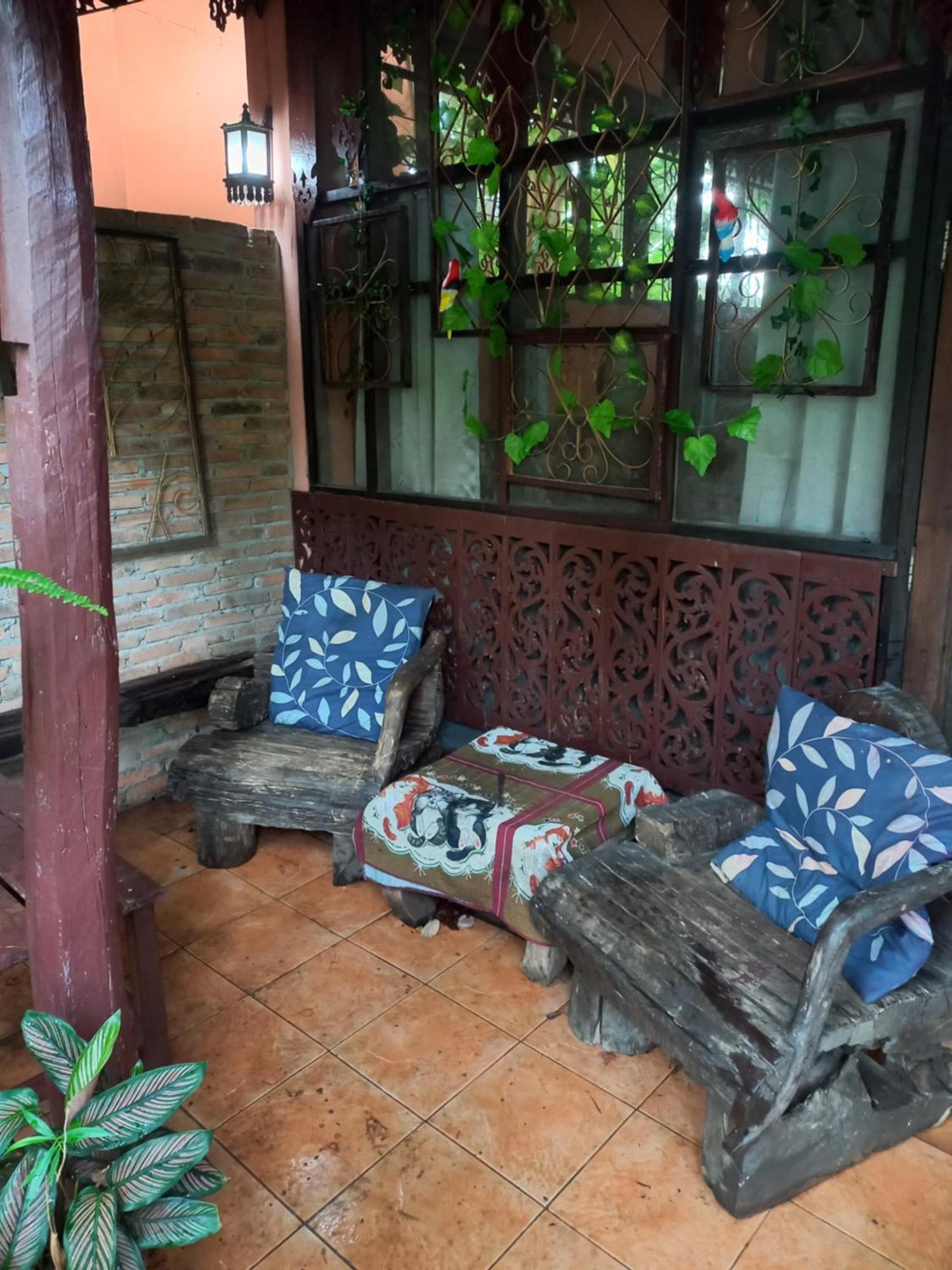 Teak House Chiang Mai Hotel Exterior foto