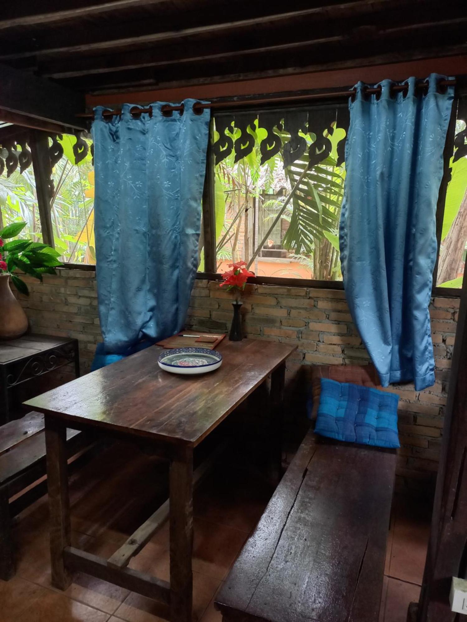 Teak House Chiang Mai Hotel Exterior foto